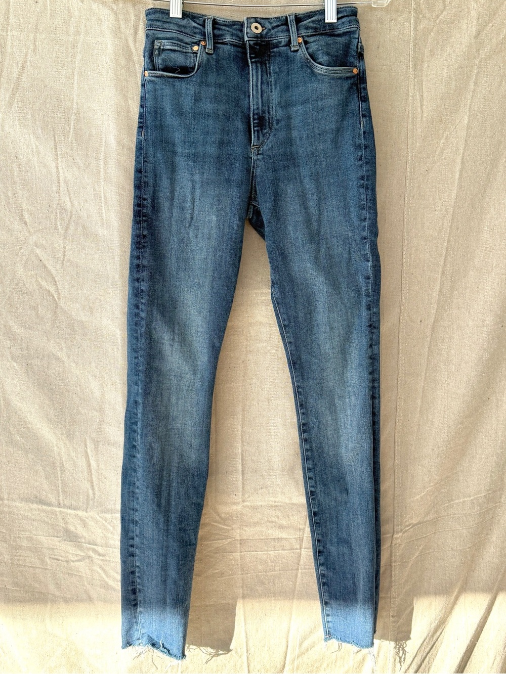 & Denim Size 6 High Waist Medium Wash Shaping Skinny Stretch Jeans